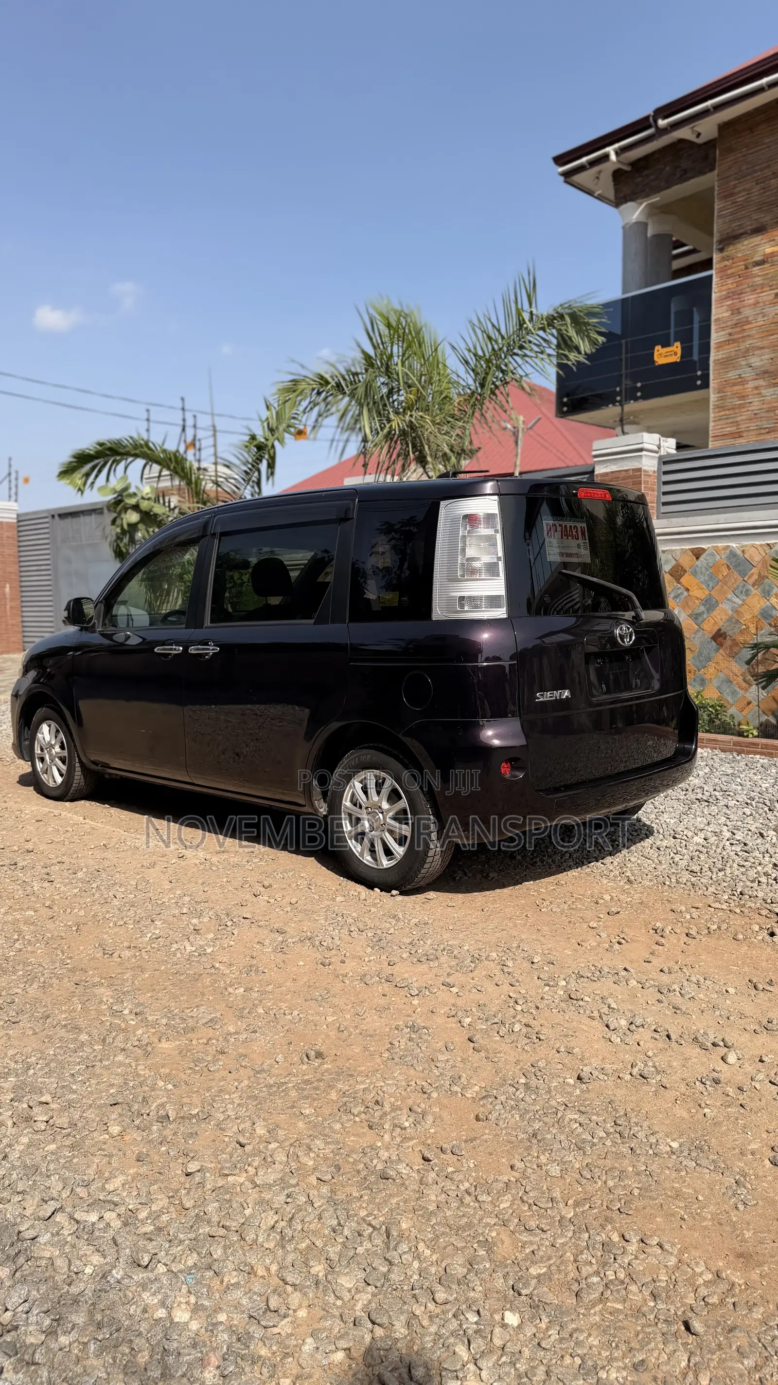 Toyota Sienta 1.5 FWD 2014 Burgundy