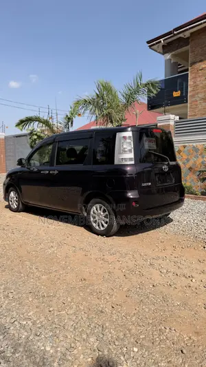 Toyota Sienta 1.5 FWD 2014 Burgundy