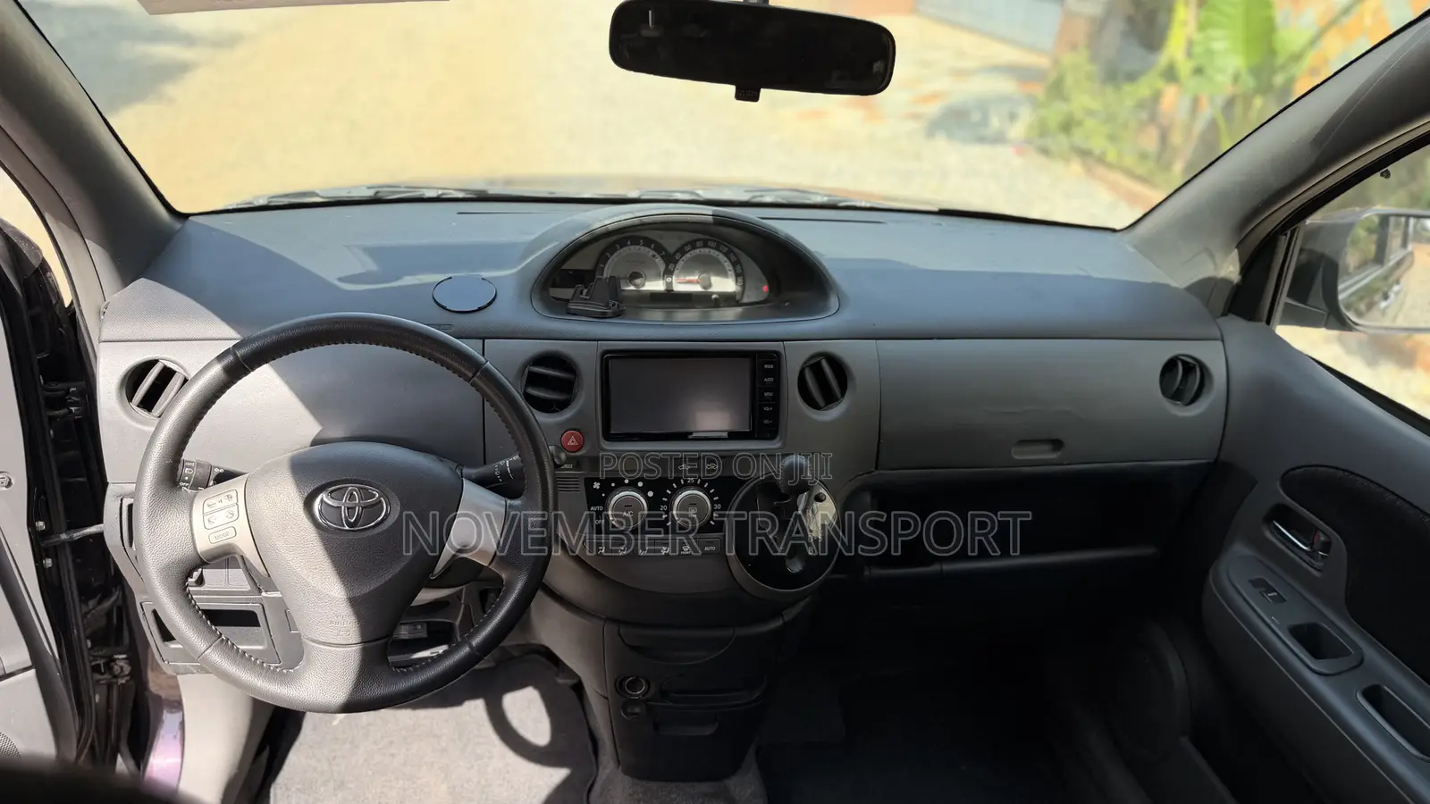 Toyota Sienta 1.5 FWD 2014 Burgundy