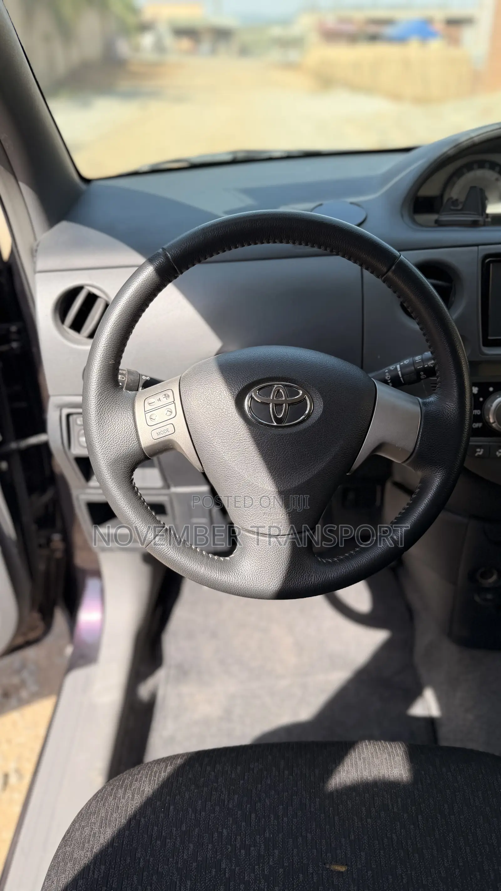 Toyota Sienta 1.5 FWD 2014 Burgundy