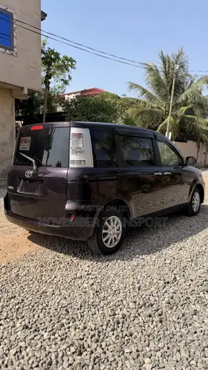 Toyota Sienta 1.5 FWD 2014 Burgundy