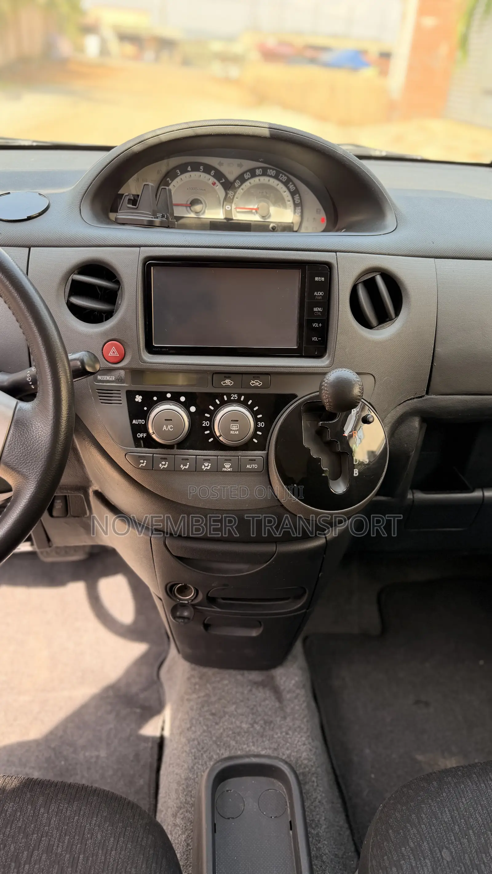 Toyota Sienta 1.5 FWD 2014 Burgundy
