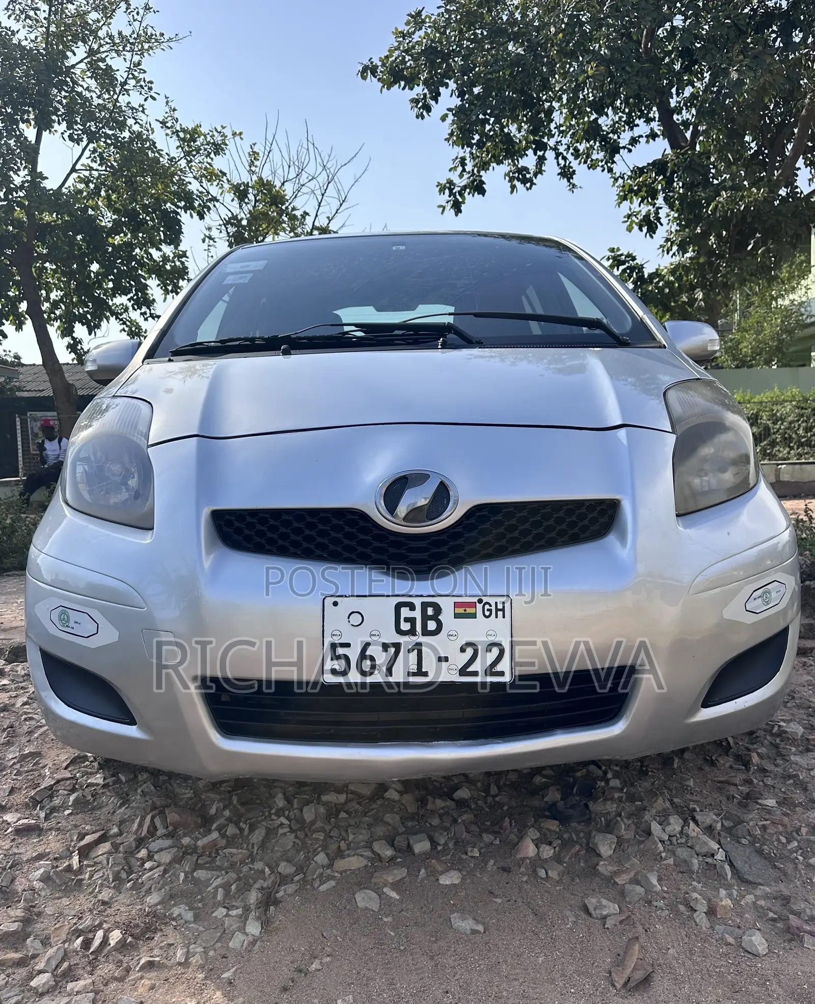 Toyota Vitz 1.0 FWD 5dr 2010 Silver