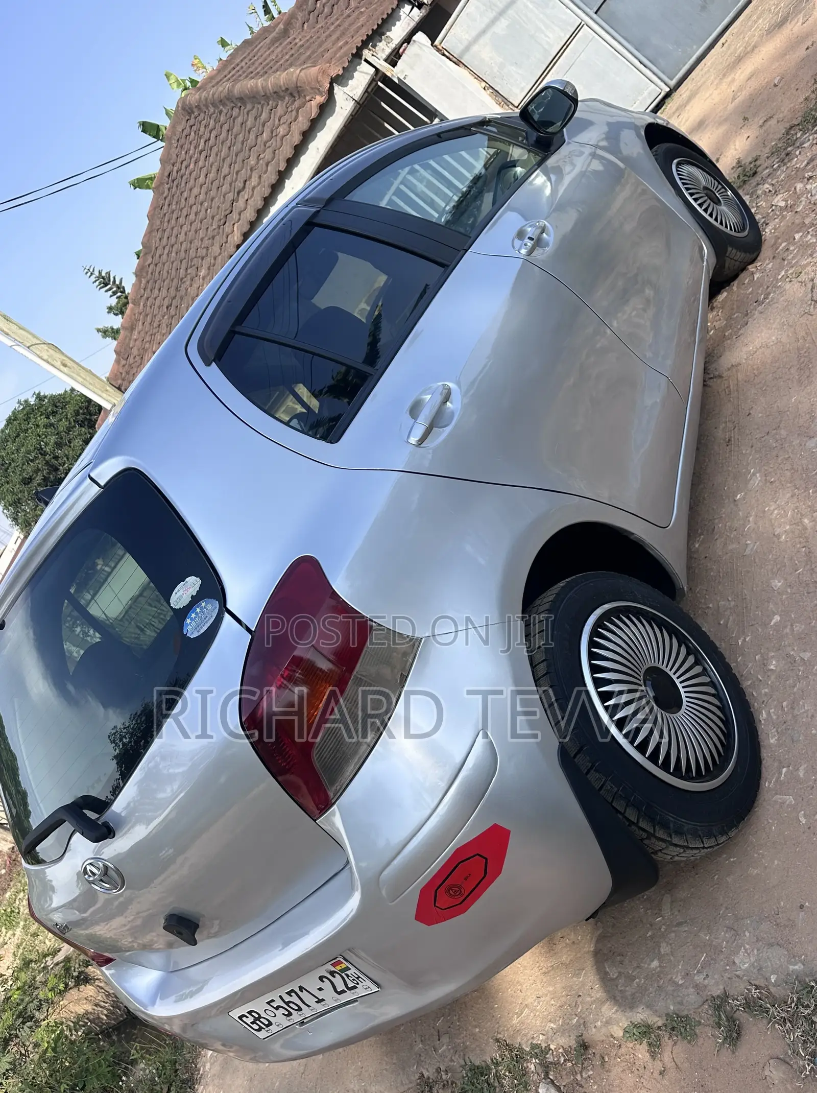 Toyota Vitz 1.0 FWD 5dr 2010 Silver