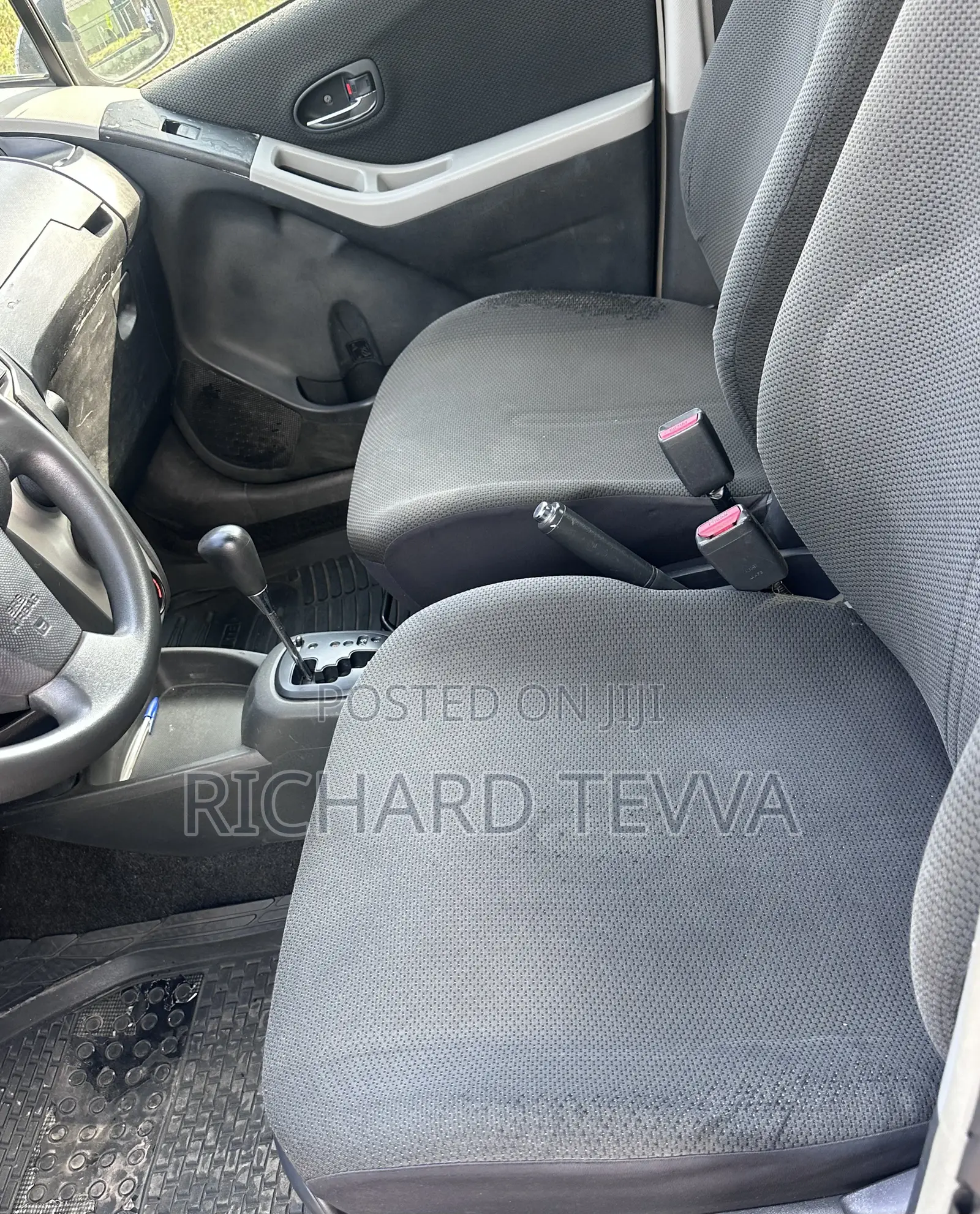 Toyota Vitz 1.0 FWD 5dr 2010 Silver