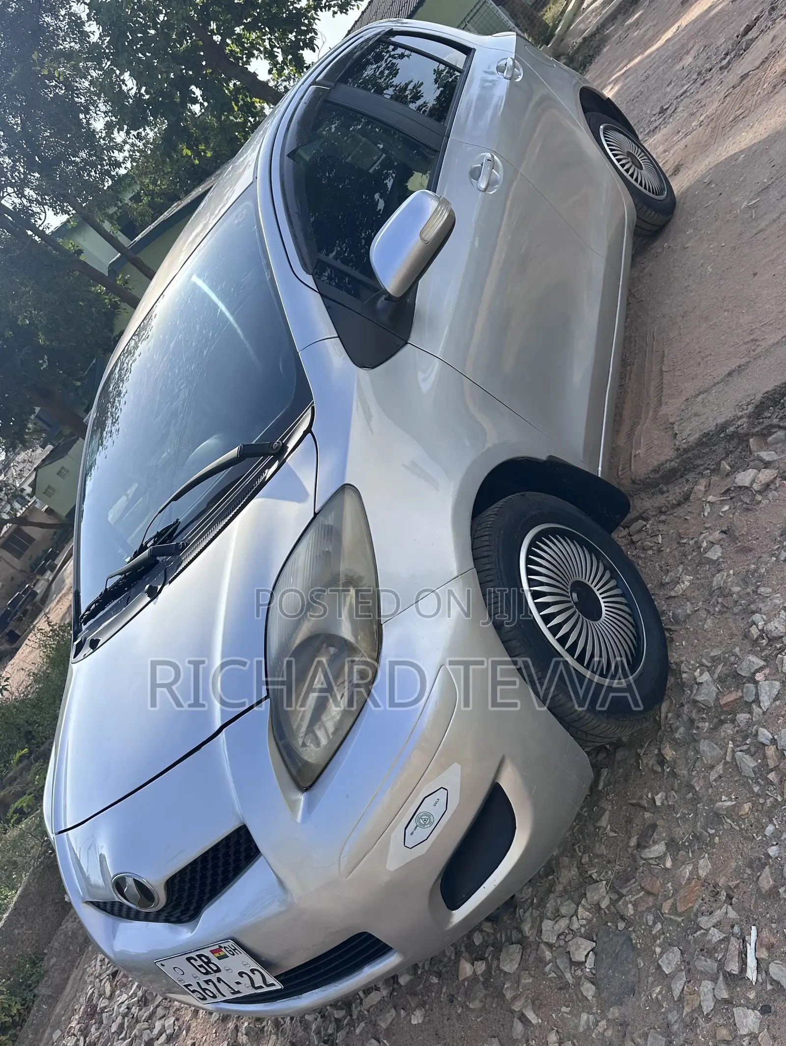 Toyota Vitz 1.0 FWD 5dr 2010 Silver