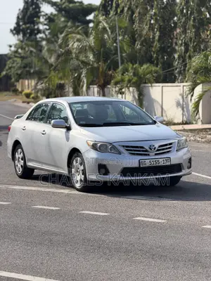 Toyota Corolla LE 4dr Sedan (1.8L 4cyl 4A) 2013 Silver
