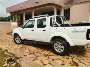 Nissan NP300 2020 White