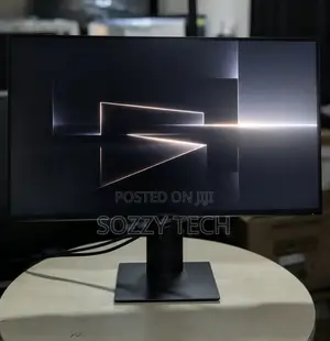 Dell U2718Q Ultra Sharp 27 Inch 4k Monitor, 3840 X 2160 at 60Hz, Audio