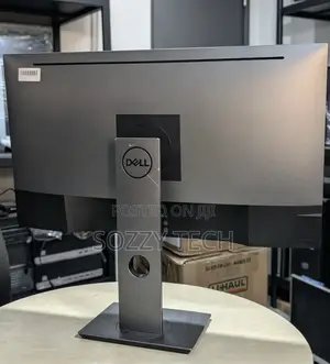 Dell U2718Q Ultra Sharp 27 Inch 4k Monitor, 3840 X 2160 at 60Hz, Audio