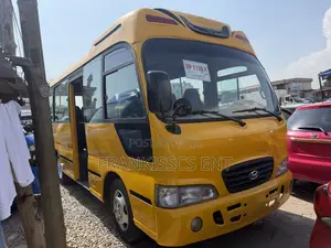 Hyundai County 2015 Yellow