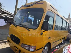 Hyundai County 2015 Yellow