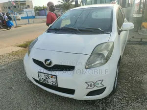 Toyota Vitz 2010 White