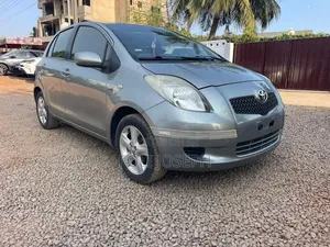 Toyota Yaris Base Sedan 4dr 2010 Silver