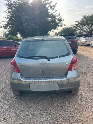 Toyota Yaris Base Sedan 4dr 2010 Silver