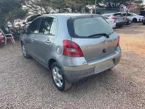 Toyota Yaris Base Sedan 4dr 2010 Silver