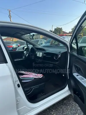 Toyota Vitz 1.3 FWD 5dr 2016 White