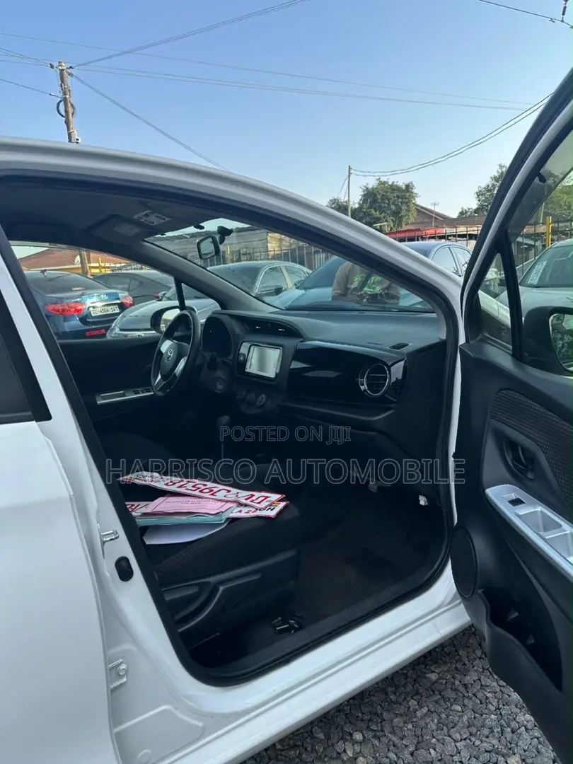 Toyota Vitz 1.3 FWD 5dr 2016 White