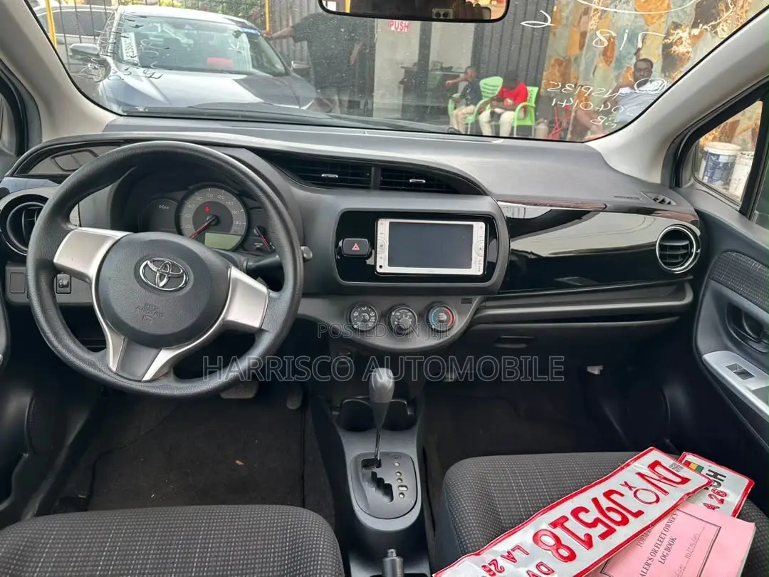 Toyota Vitz 1.3 FWD 5dr 2016 White
