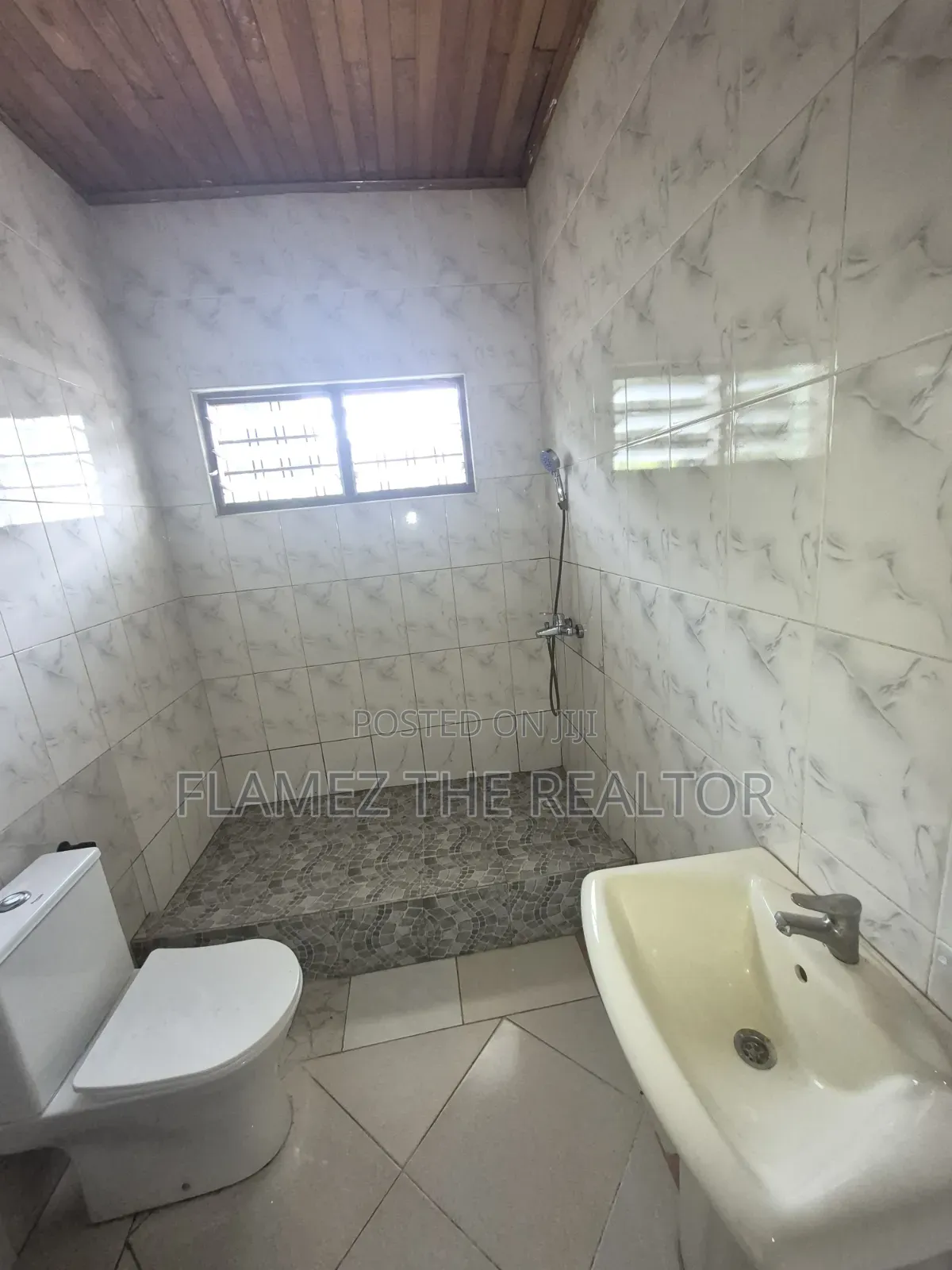 4bdrm House in Tantra Hills, Ola Achool Area for rent