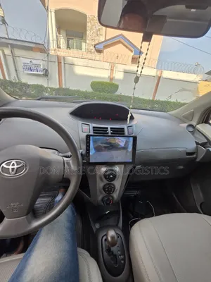 Toyota Vitz 1.3 FWD 5dr 2010 Gray