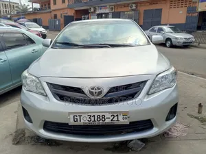 Toyota Corolla LE 4dr Sedan (1.8L 4cyl 4A) 2013 Silver