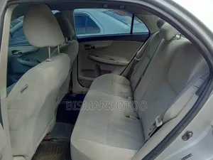 Toyota Corolla LE 4dr Sedan (1.8L 4cyl 4A) 2013 Silver
