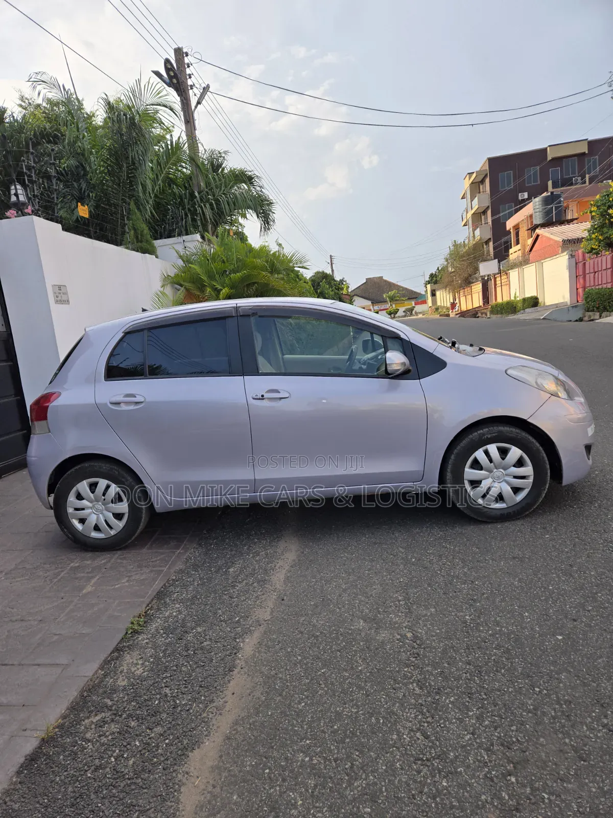 Toyota Vitz 1.3 FWD 5dr 2010 Gray