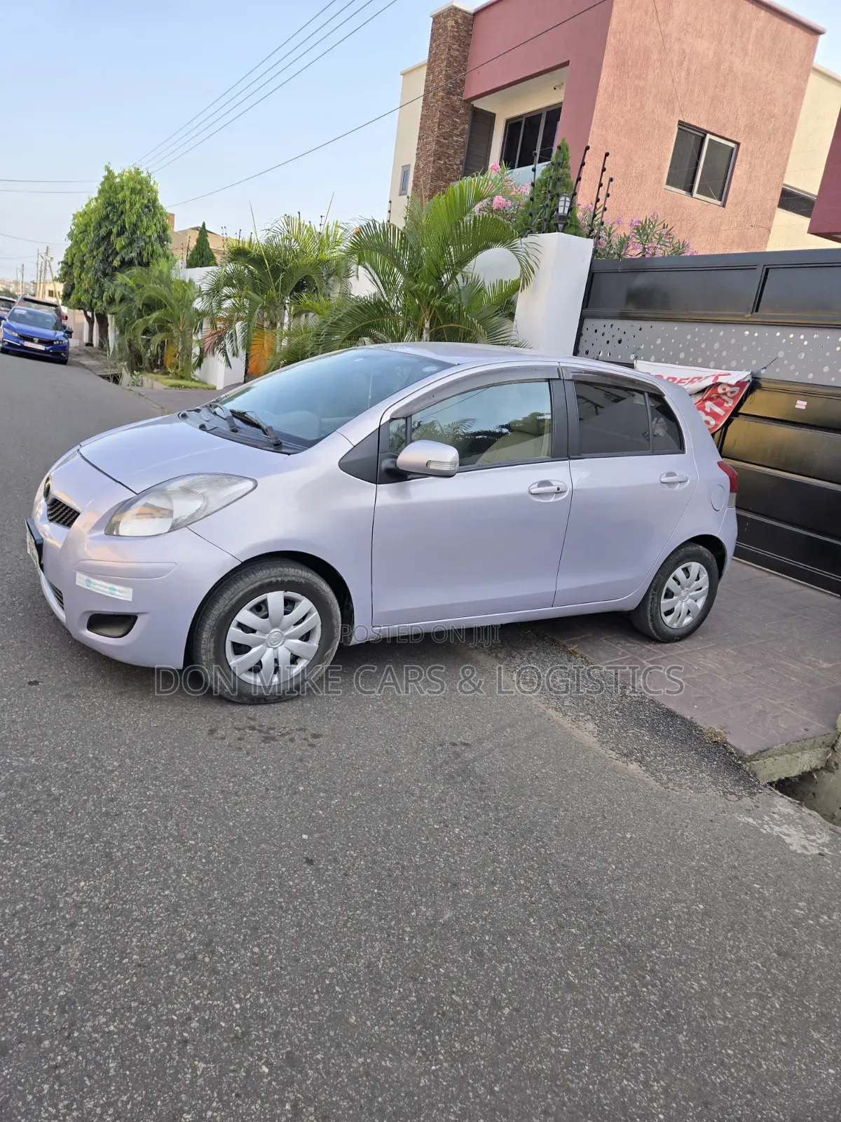 Toyota Vitz 1.3 FWD 5dr 2010 Gray