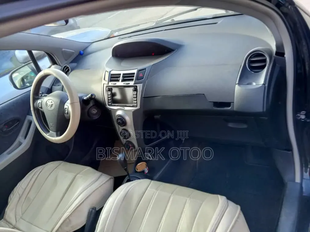 Toyota Vitz 1.3 AWD 5dr 2010 Black