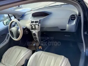 Toyota Vitz 1.3 AWD 5dr 2010 Black
