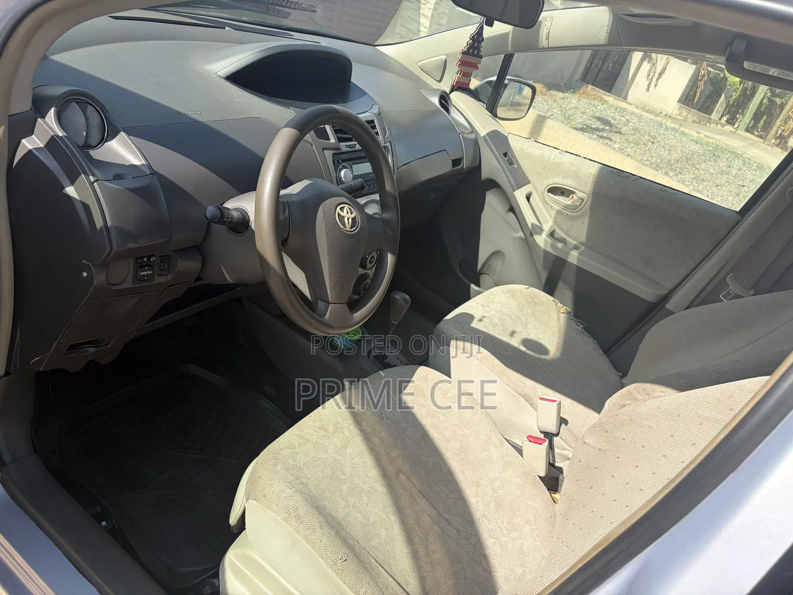Toyota Vitz 2010 Silver