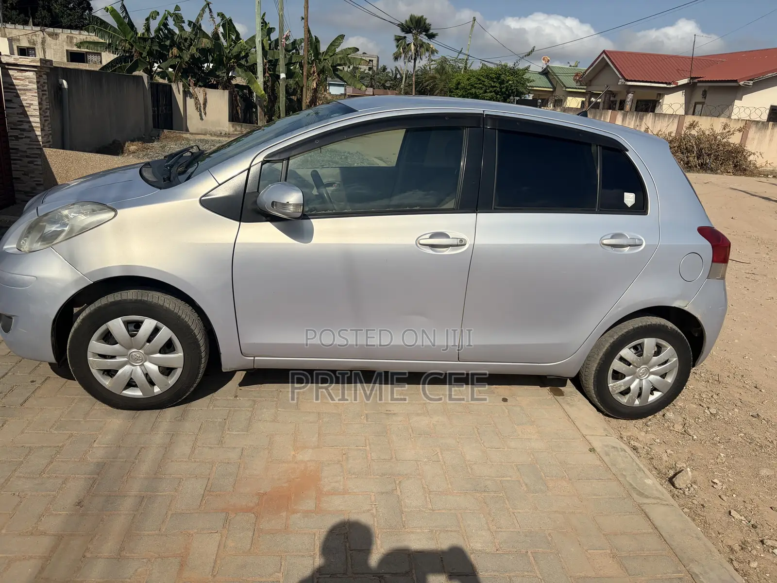 Toyota Vitz 2010 Silver