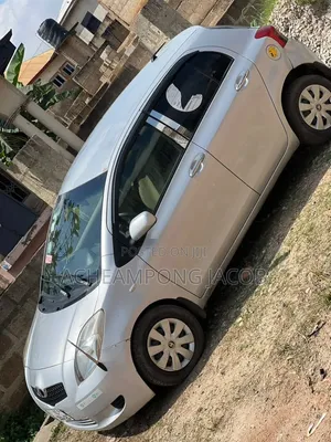 Toyota Vitz 1.3 AWD 3dr 2010 Silver