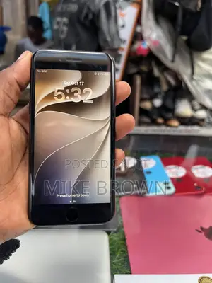 Apple iPhone SE (2020) 64 GB Black
