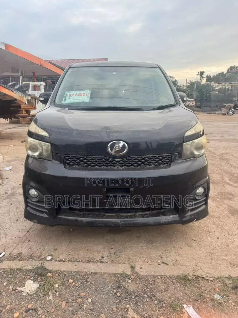 Toyota Voxy X 4WD 8-Seater 2010 Black