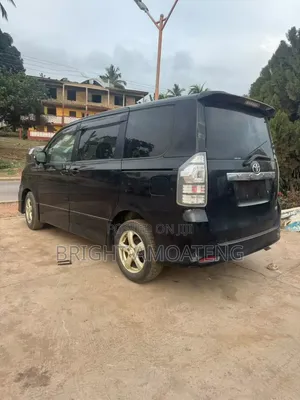 Toyota Voxy X 4WD 8-Seater 2010 Black