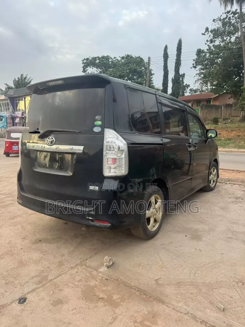 Toyota Voxy X 4WD 8-Seater 2010 Black