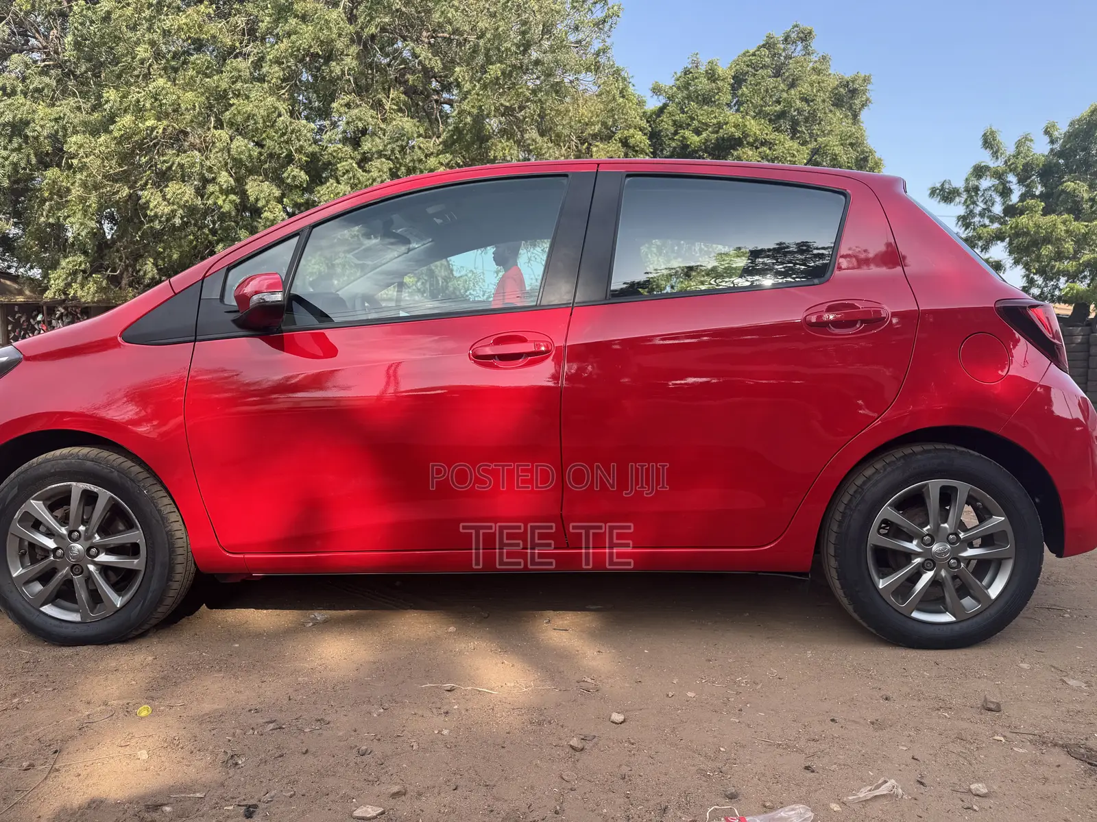 Toyota Yaris L Hatchback 5dr 2015 Red