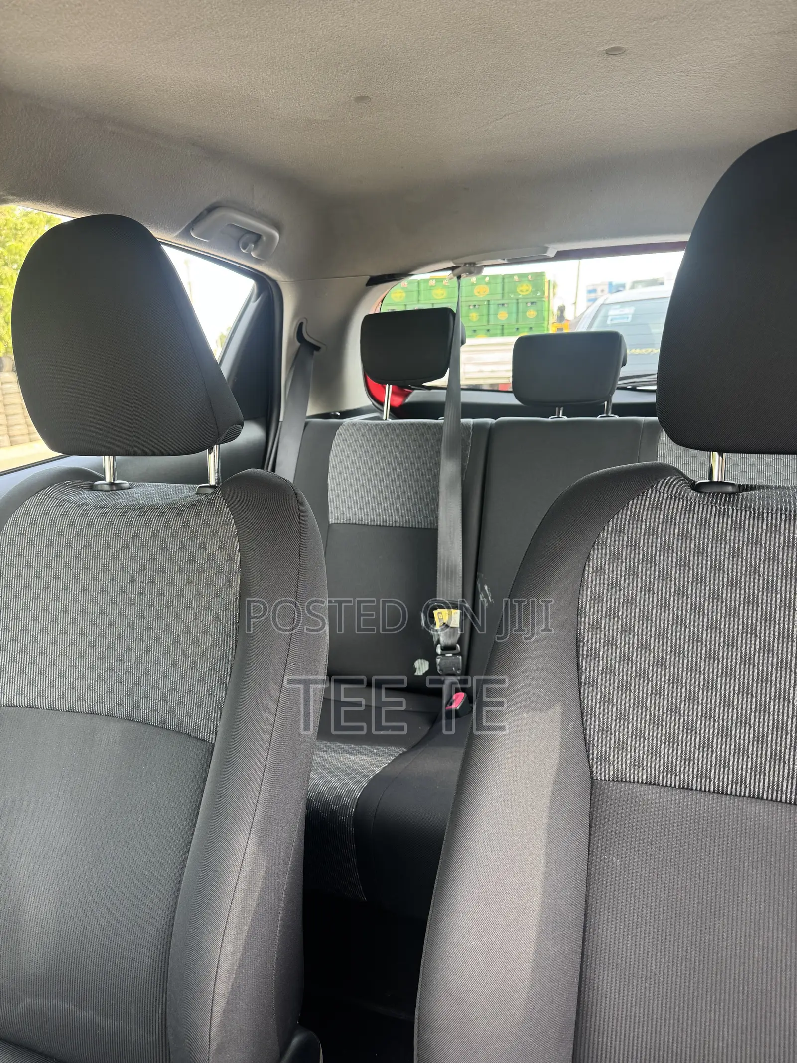 Toyota Yaris L Hatchback 5dr 2015 Red