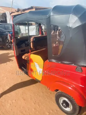 Bajaj RE 2025 Red