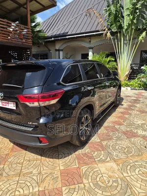 Toyota Highlander LE Plus 2019 Black