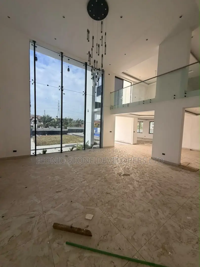 8bdrm Mansion in Adjiringanor, Adjiriganor for sale