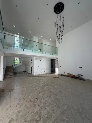 8bdrm Mansion in Adjiringanor, Adjiriganor for sale