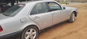 Mercedes-Benz C250 1990 Silver