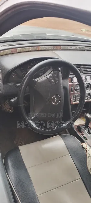 Mercedes-Benz C250 1990 Silver