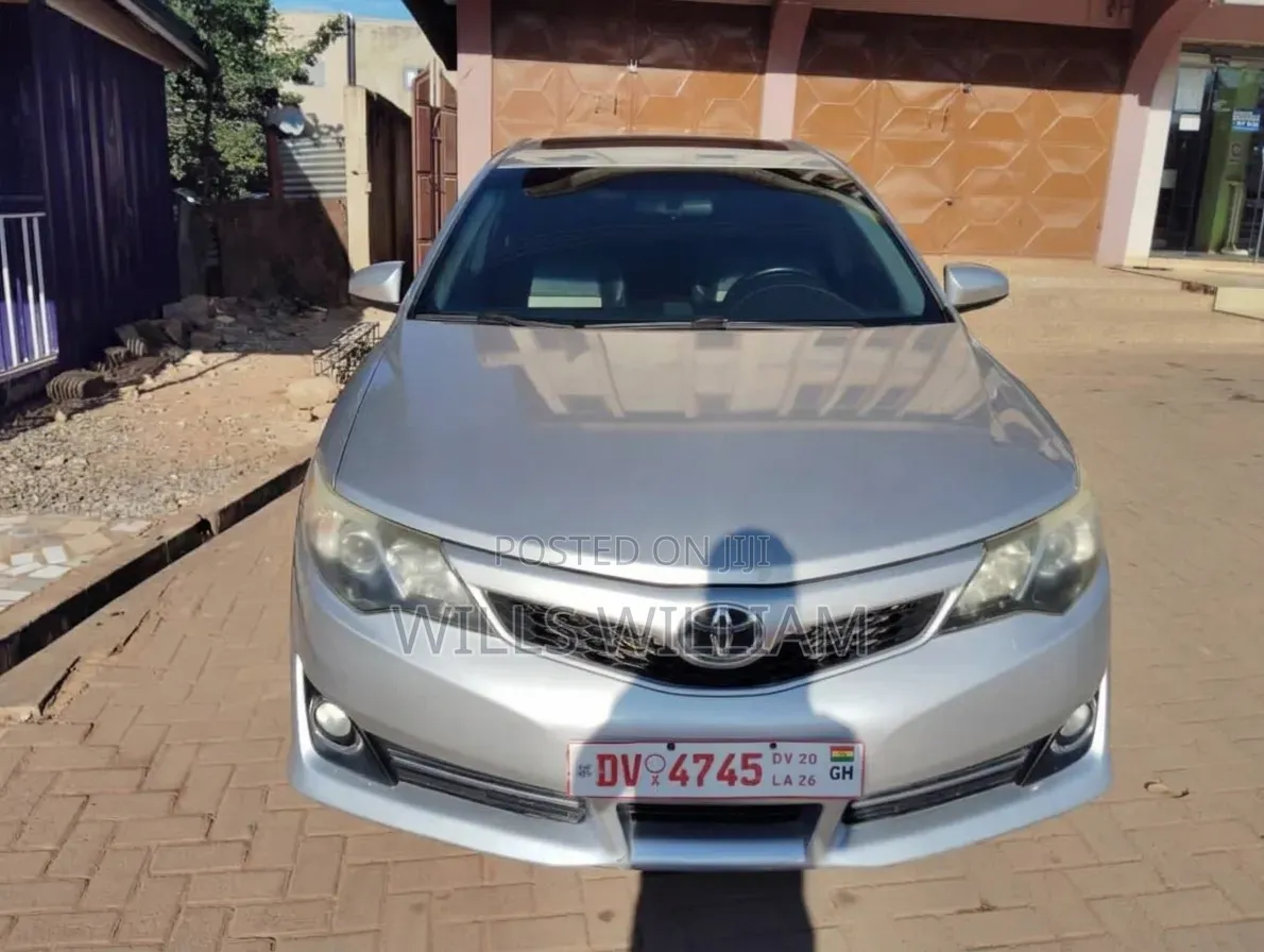 Toyota Camry SE 4dr Sedan (2.5L 4cyl 6A) 2014 Gray