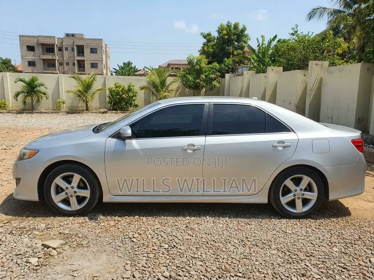 Toyota Camry SE 4dr Sedan (2.5L 4cyl 6A) 2014 Gray