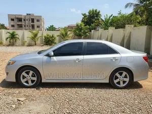 Toyota Camry SE 4dr Sedan (2.5L 4cyl 6A) 2014 Gray