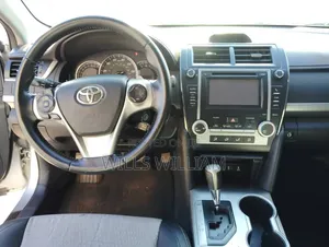 Toyota Camry SE 4dr Sedan (2.5L 4cyl 6A) 2014 Gray